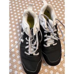 under armour Black‎ And White Size 4.5 Y cleats 3022072–001